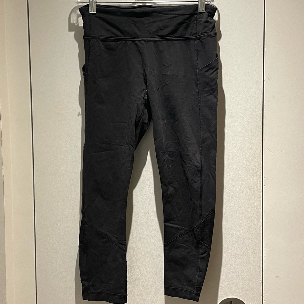 Lululemon black cropped pocket leggings